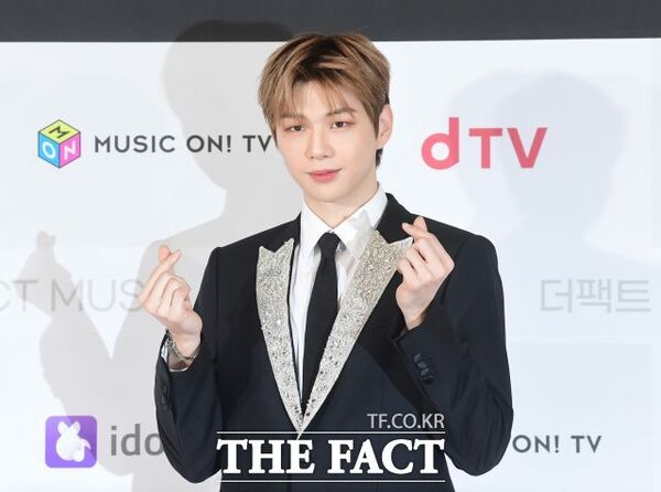가수 강다니엘이 팬앤스타 솔로랭킹 투표 17위에 올랐다. 남은 투표 기간 동안 순위가 오를지 기대된다./더팩트 DB
