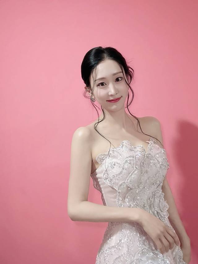 Kim Eui Young、「FANNSTAR」の女性スターランキング1位…特典記録リセット後、新たなスタート
